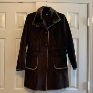 Orvis Women’s shearling lined suede coat. Brown. Size S.